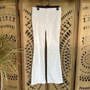 SPANXshape EveryWear Flare White Jeans Sz M